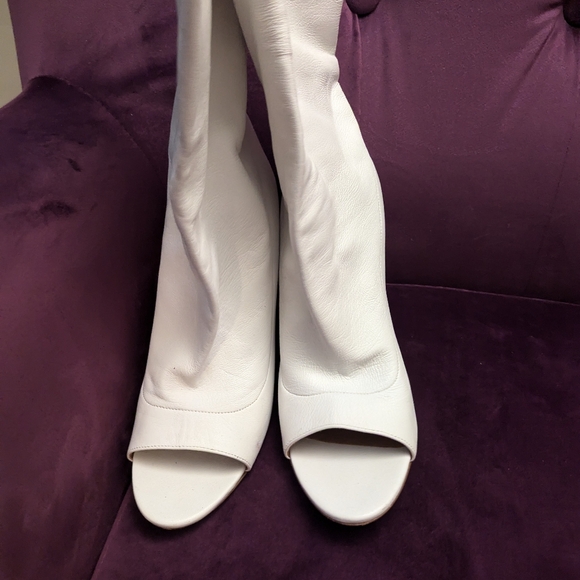 White Leather Aquazzura Pee Toe Booties 37.5 - Picture 2 of 7